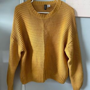 NWOT H&M - Sweater